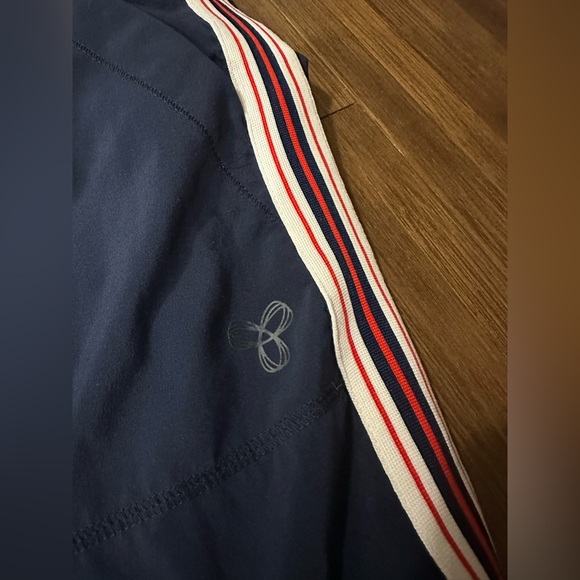 Aritzia TNA speed jogger navy, red, and white stripe size large - Picture 5 of 10